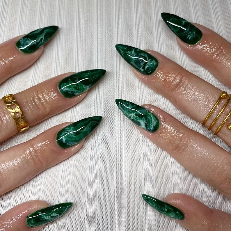 emerald-green-nails_myshell.nails_18.webp