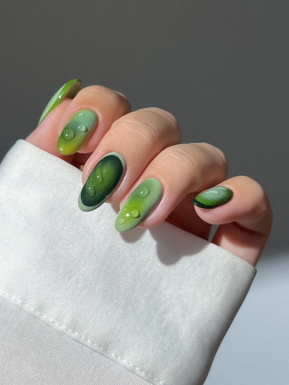 green-nails_heygreatnails_15.webp