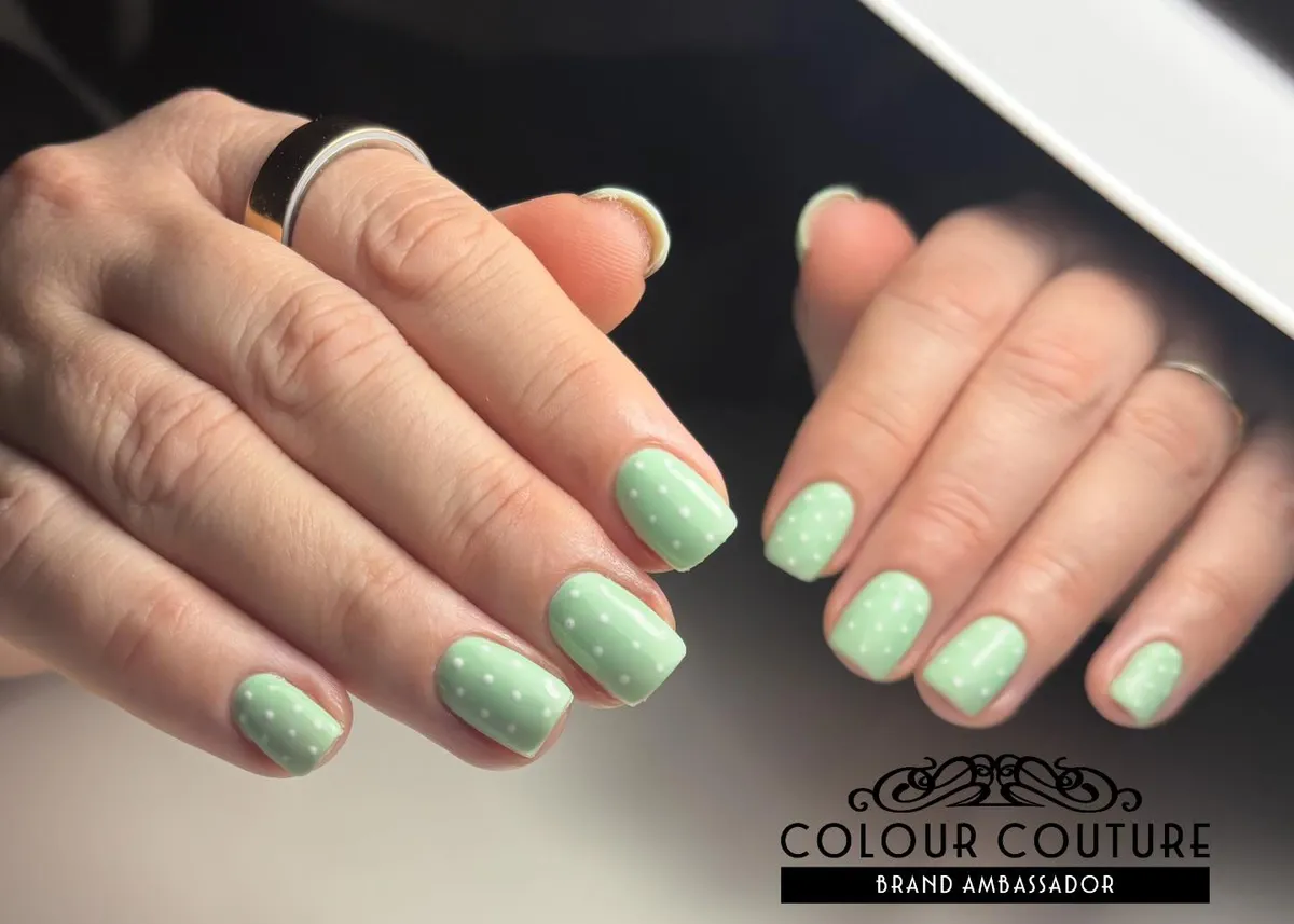 green-nails_nailroombysam_18.webp