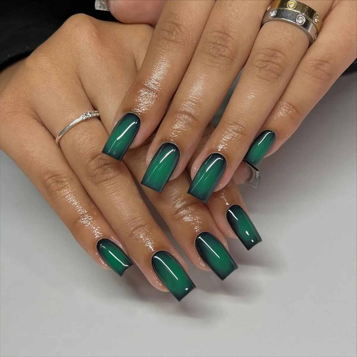 green-nails_nailseriona_5.webp