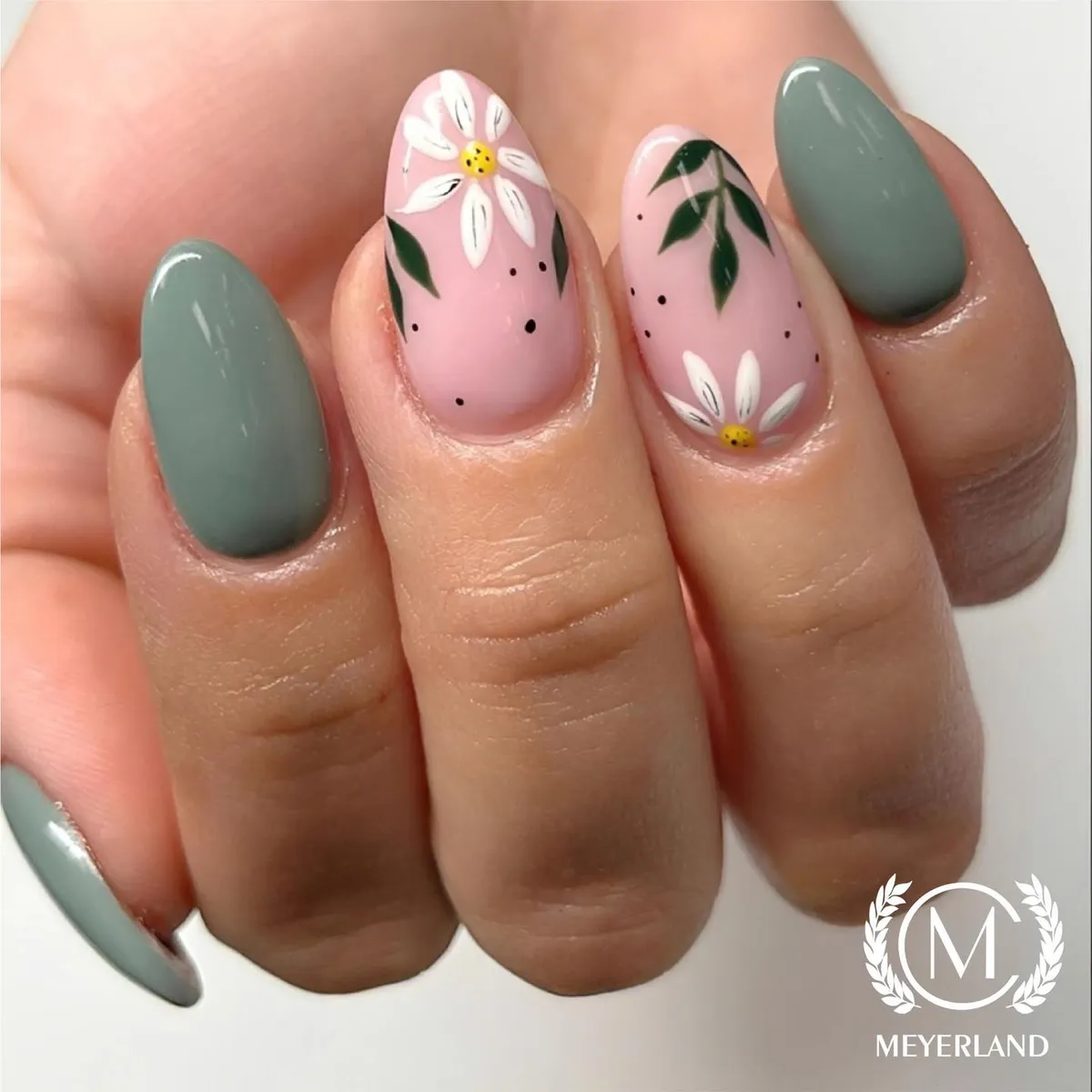 sage-green-nails_milanonailspameyerland_17.webp