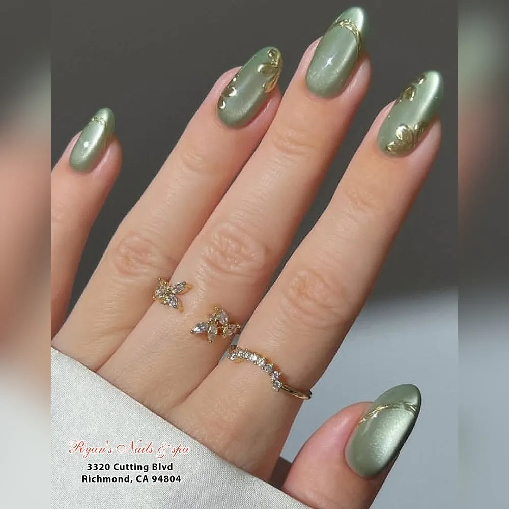 sage-green-nails_ryansnailsandspa_6.webp