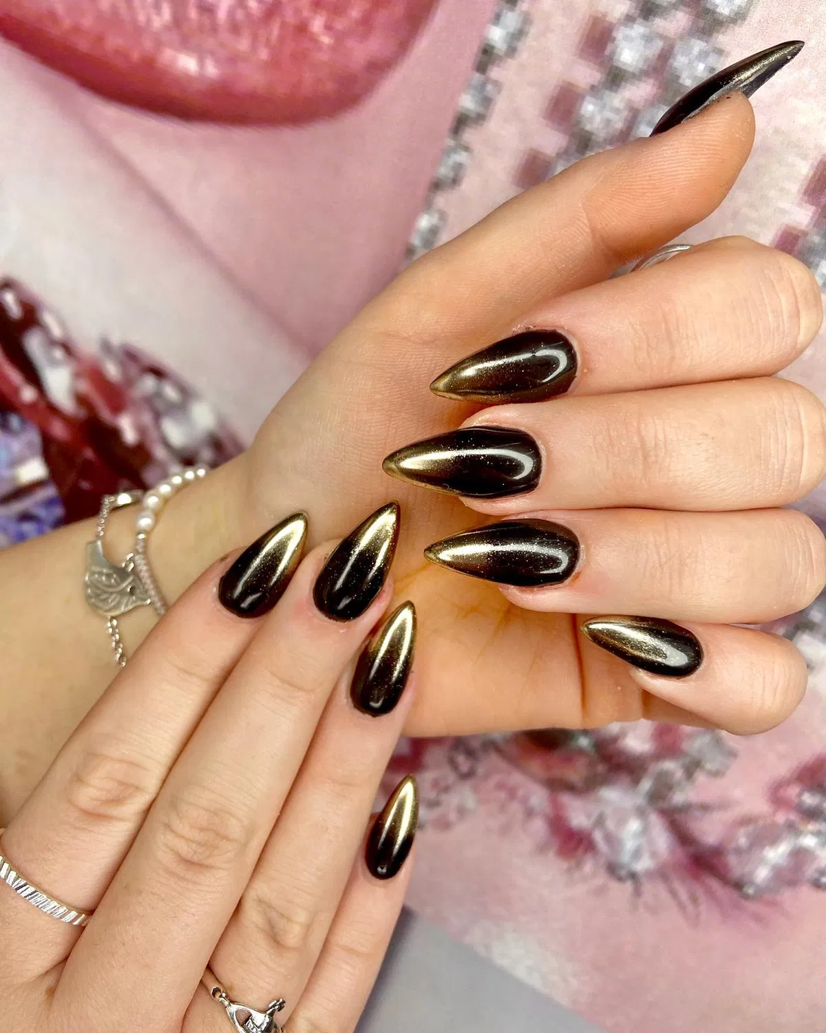 Metallic gold-black reflective pointed nails