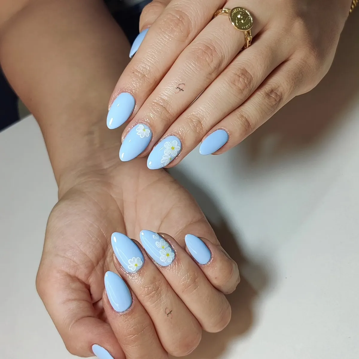 blue-summer-nails_georgina.y94_4.webp