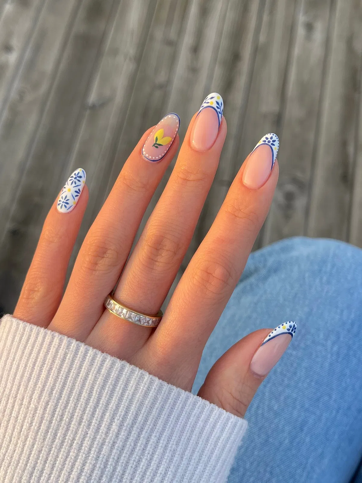 blue-summer-nails_heluviee_16.webp