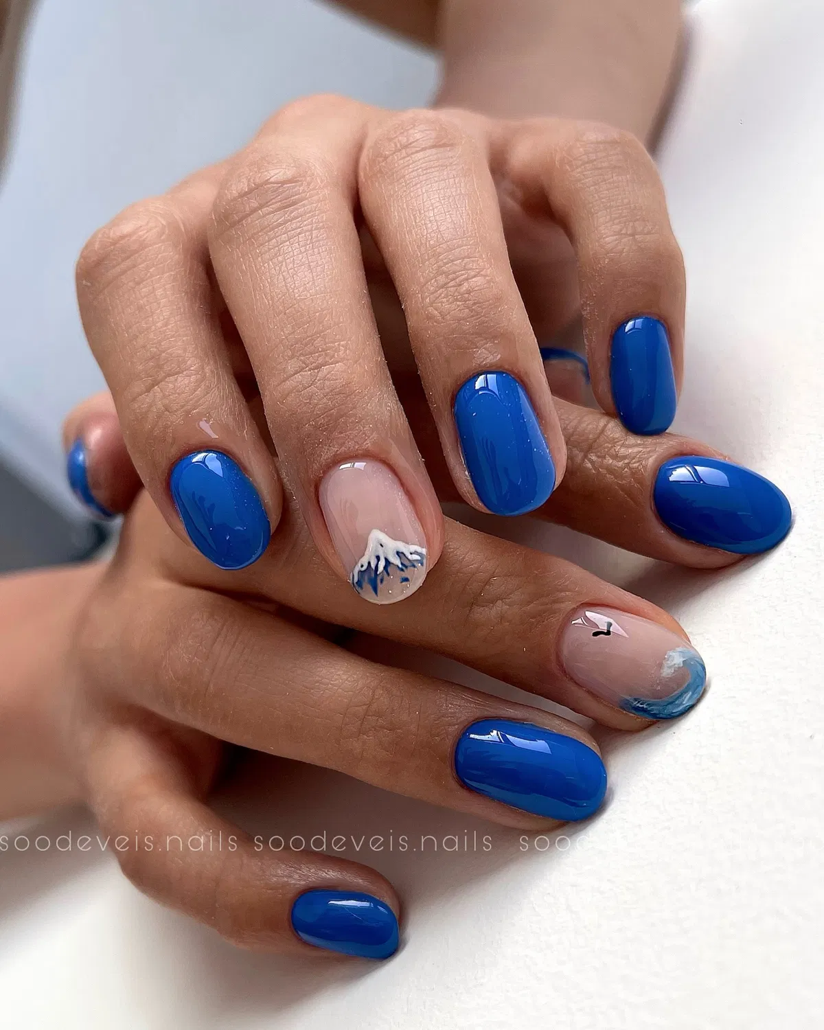 blue-summer-nails_soodeveis.nails_10.webp