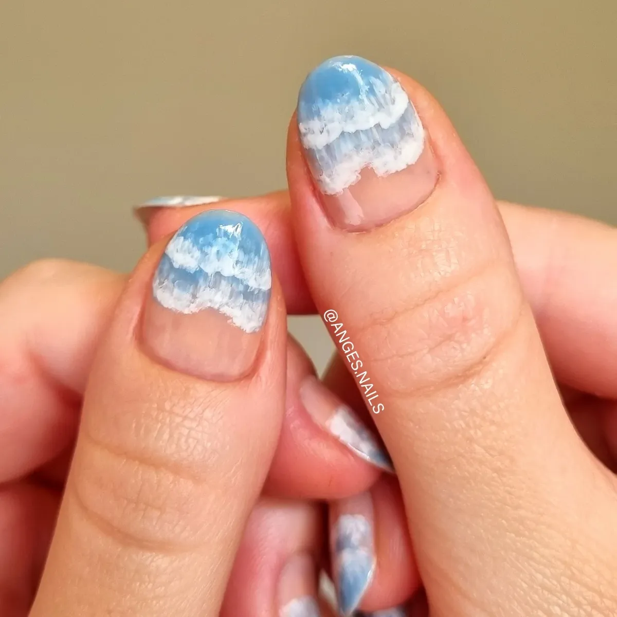 Blue tips with white cloud-like bands