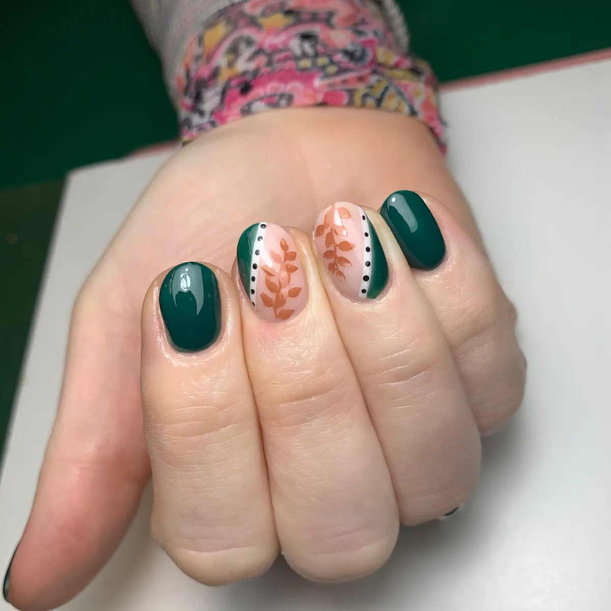 forest-green-nails_emmadollymix_6.webp