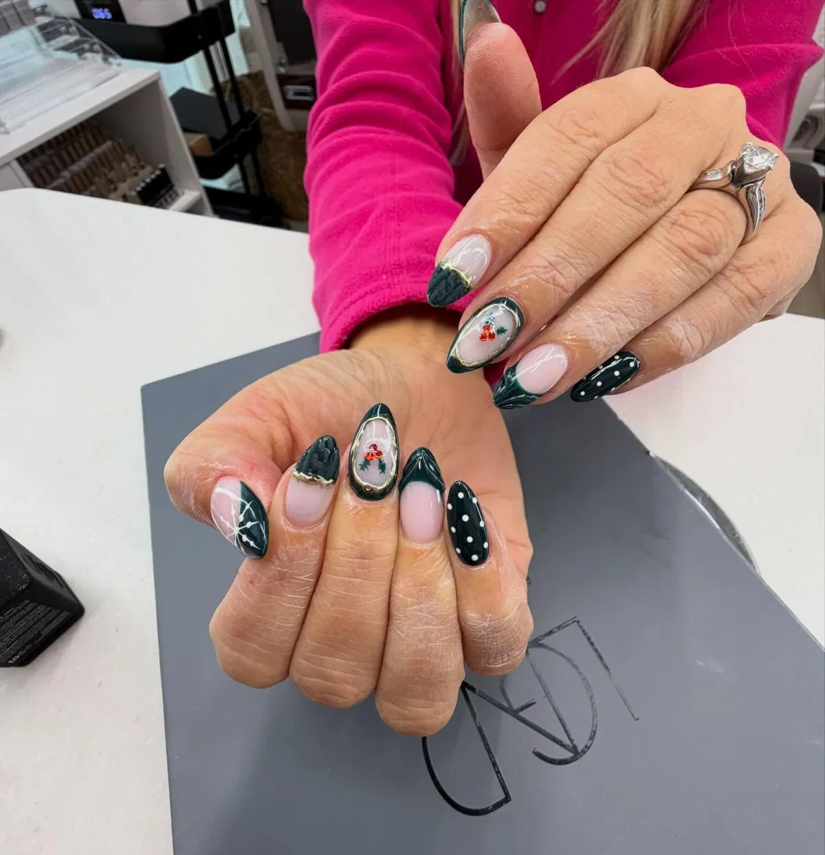 forest-green-nails_nailsbykyle198_13.webp