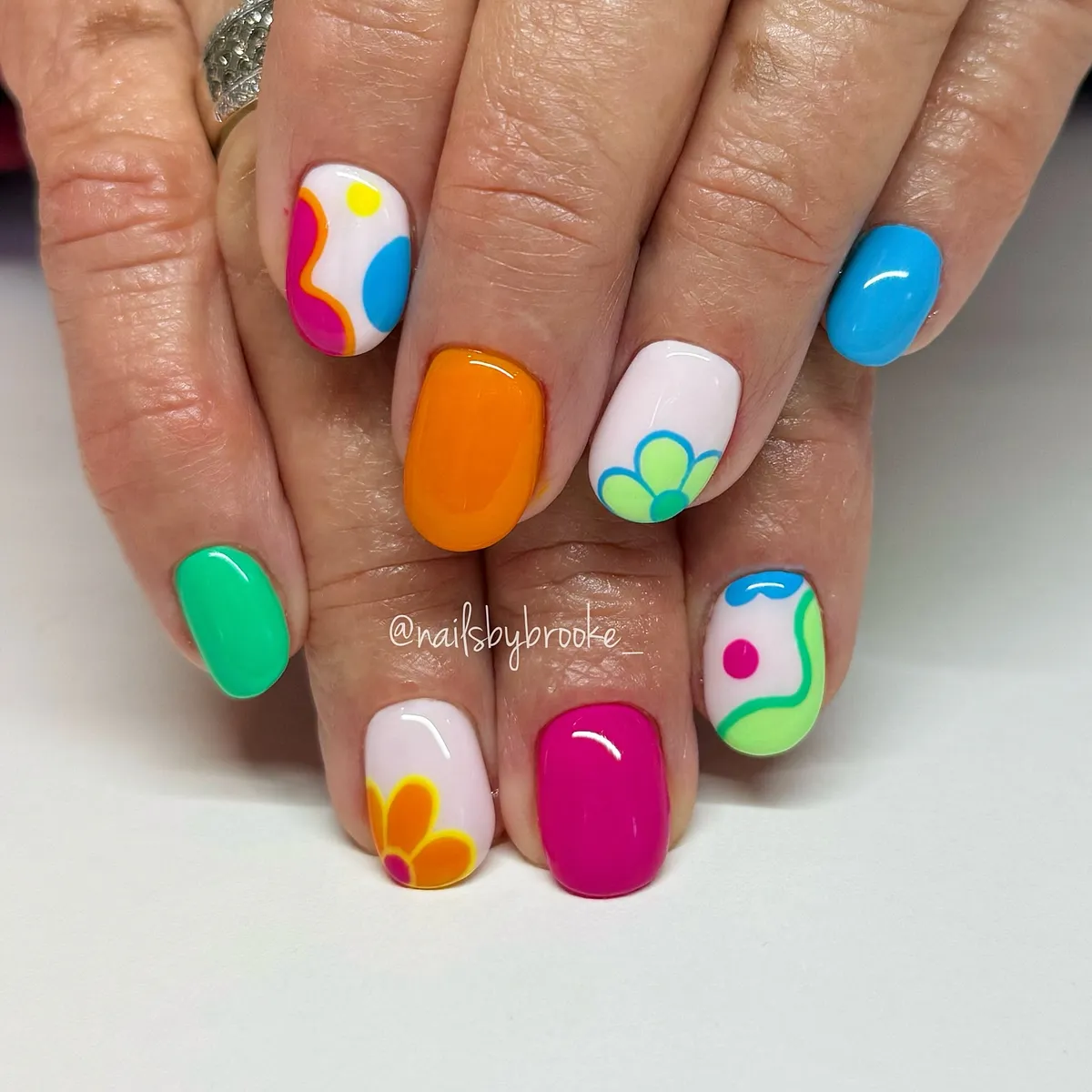 fun-summer-nails_nailsbybrooke__1.webp