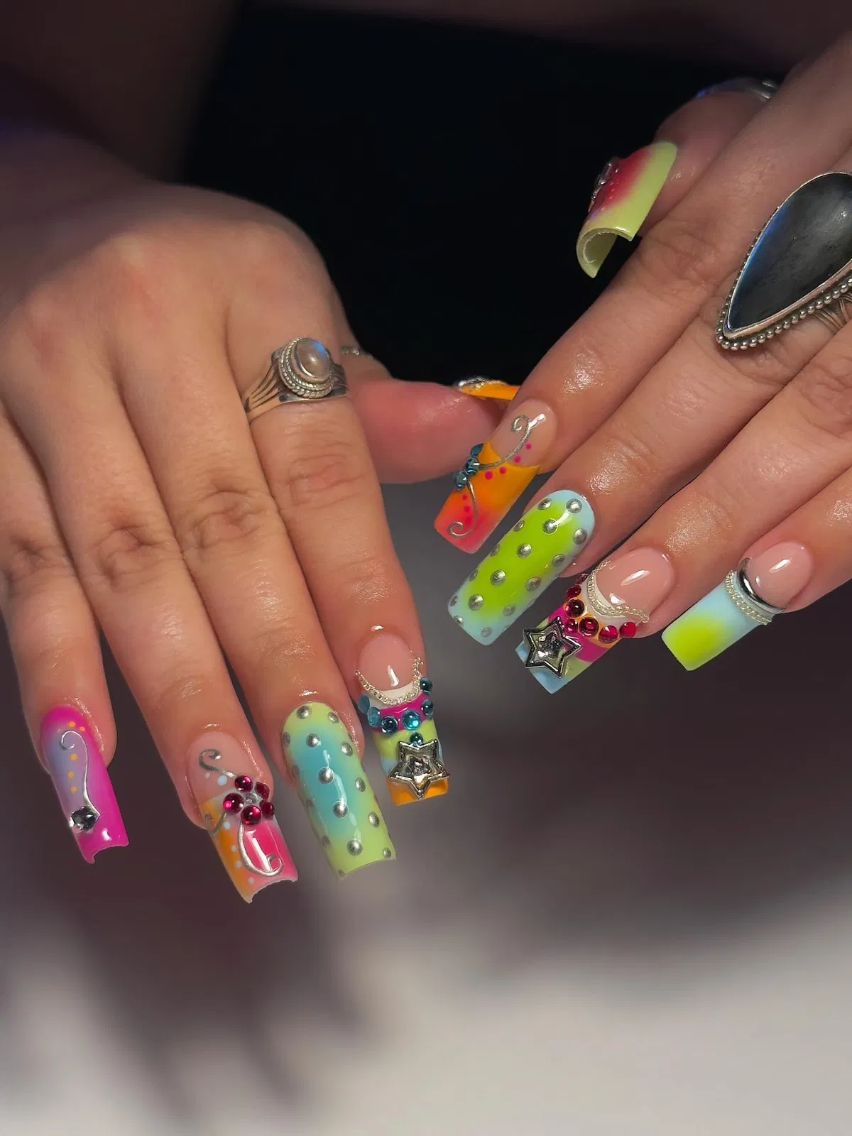 fun-summer-nails_nailzbyambz_11.webp