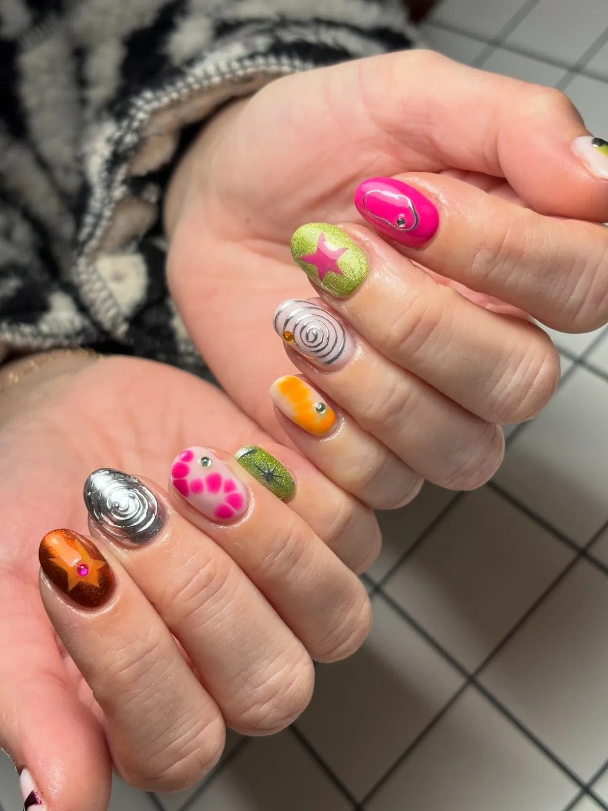 fun-summer-nails_shybairnstudios_13.webp