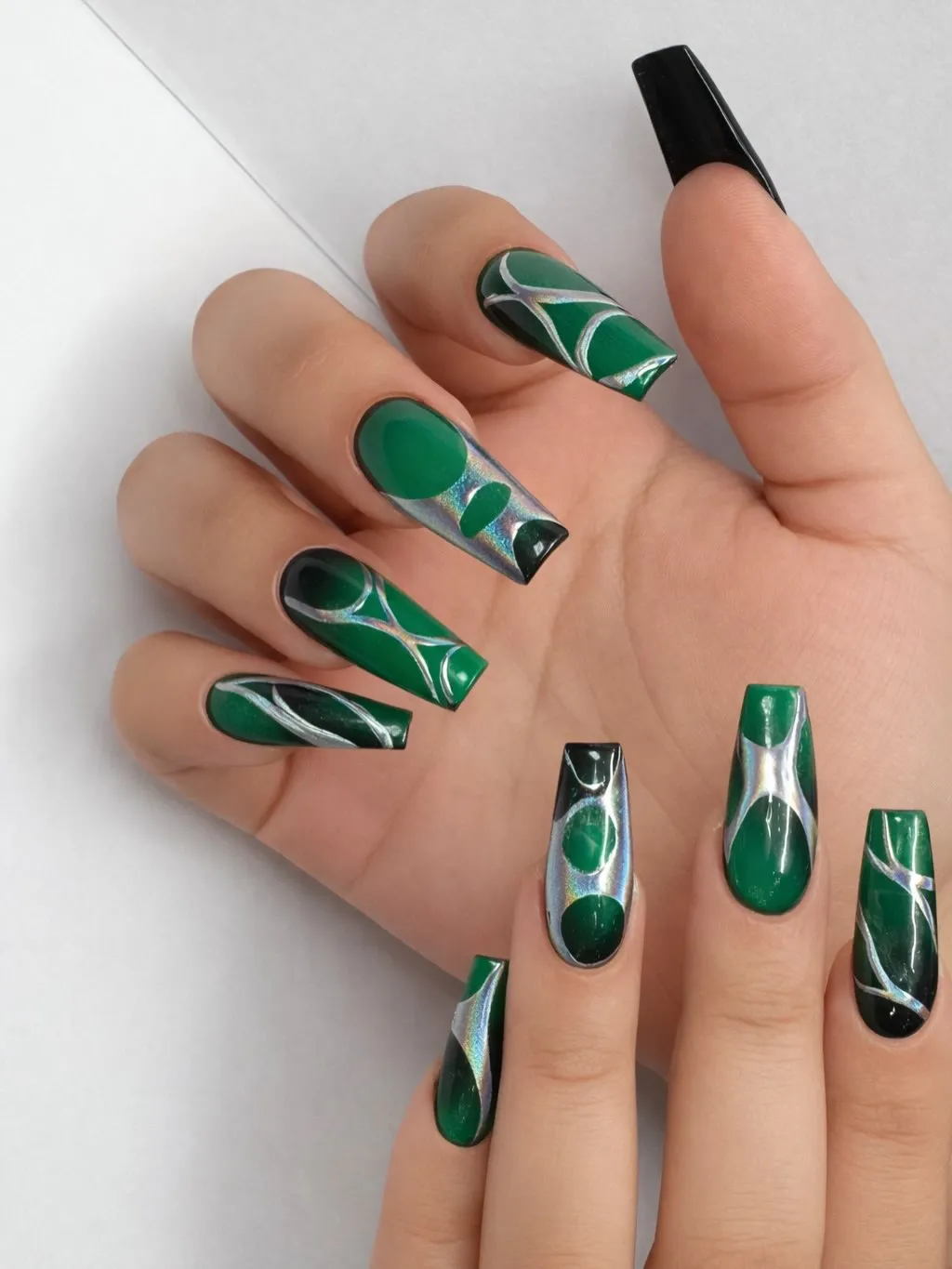 green-nails-acrylic_b_t_nailsspa_11.webp