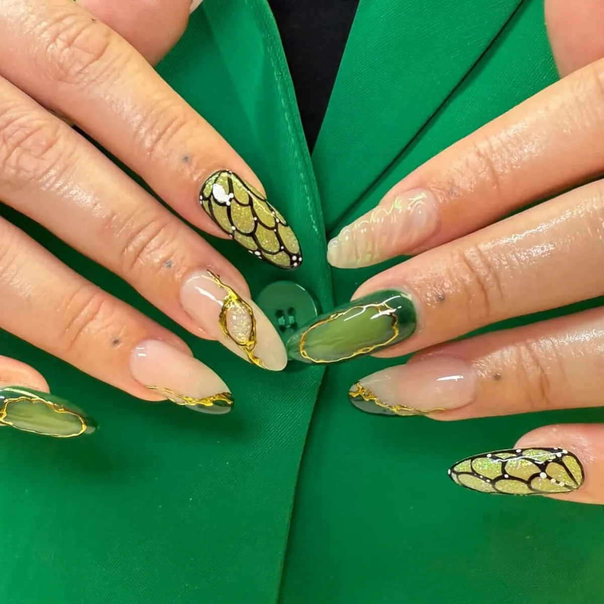 green-nails-acrylic_visionsbyalina_1.webp