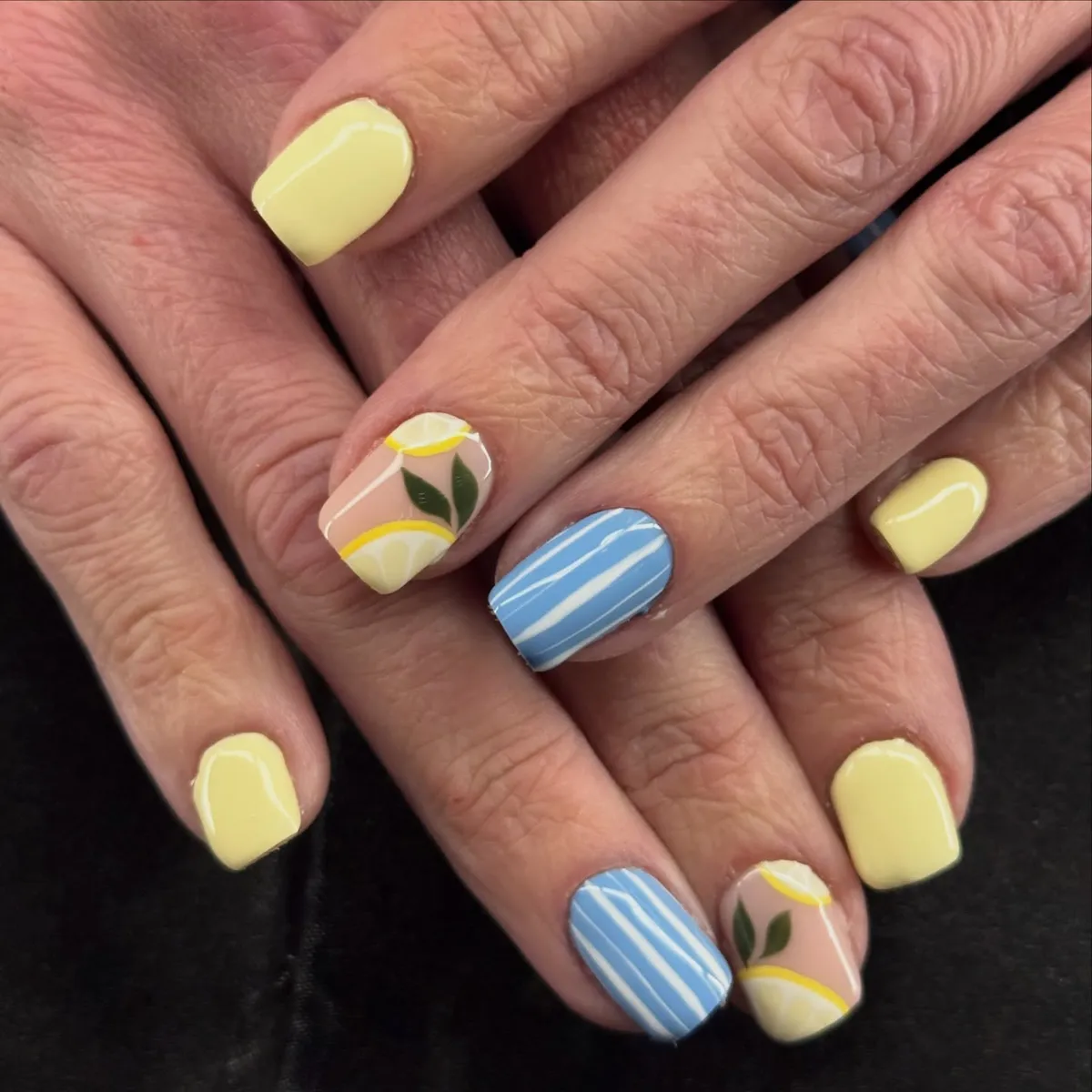 lemon-and-blue-nails_spellboundnailhaven_3-2.webp