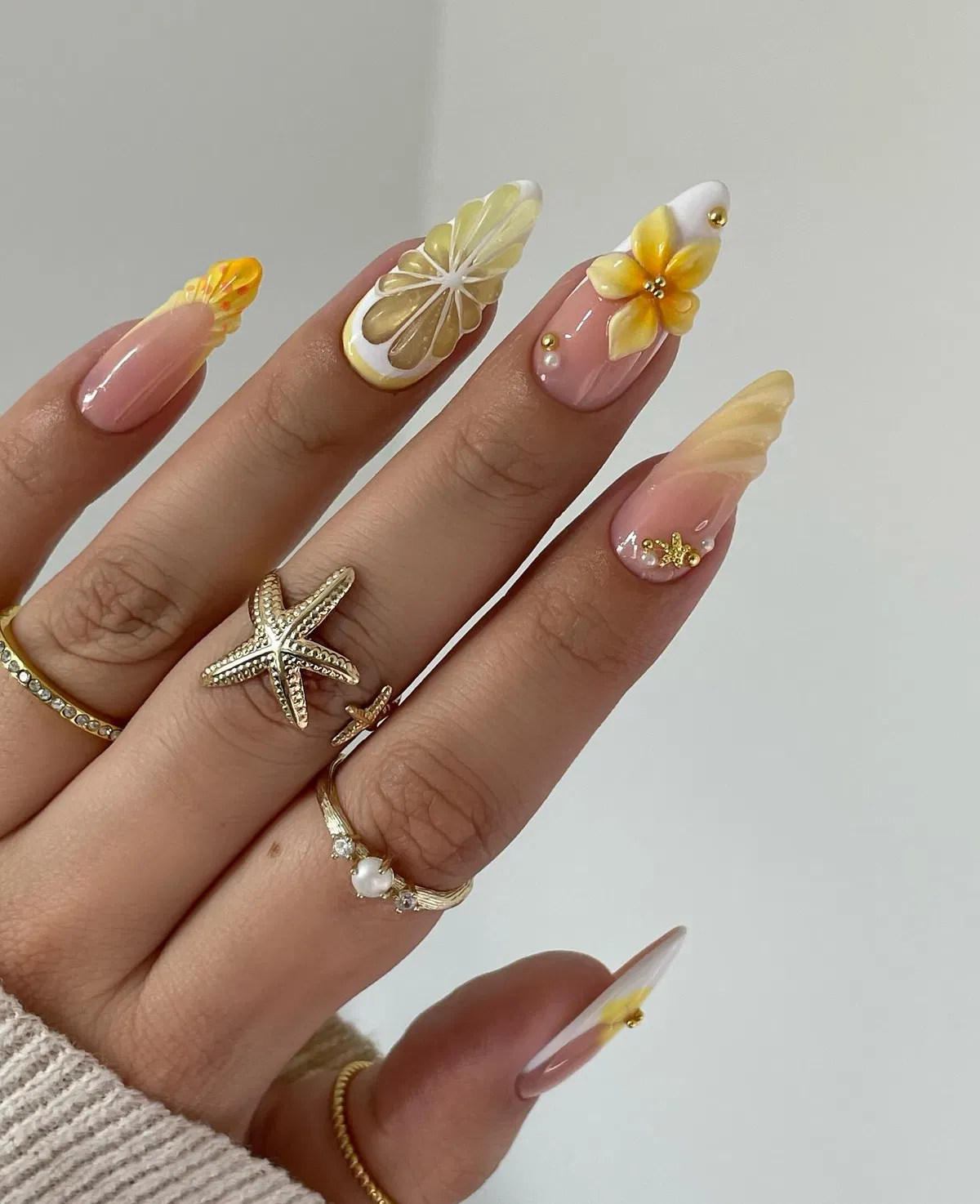 lemon-nails-designs_nailzkatkat_2.webp