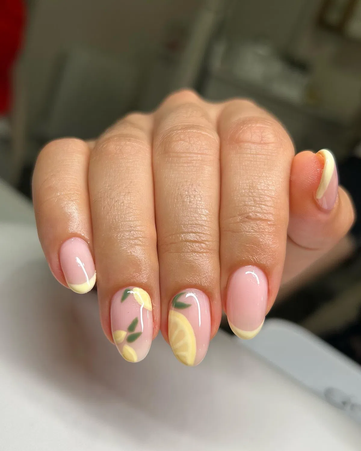 lemon-yellow-nails_sandernails_by_noa_17-1.webp