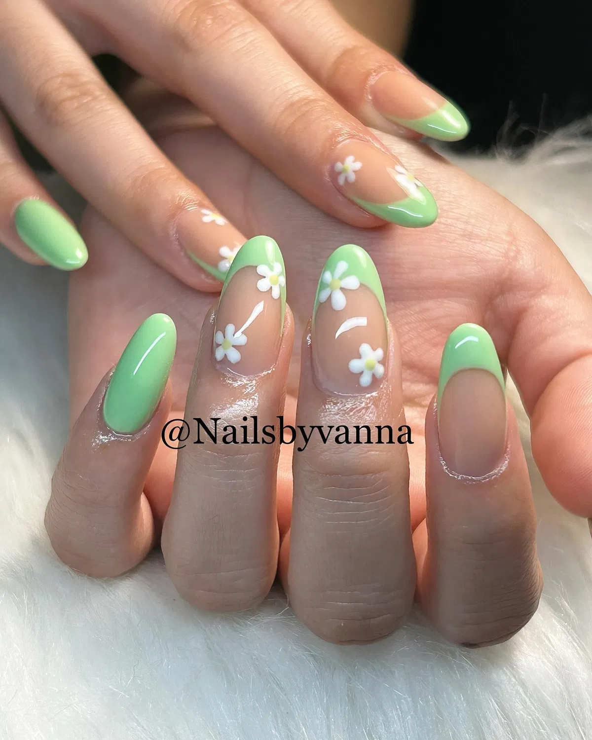 light-green-nails_nailsbyvanna_6.webp
