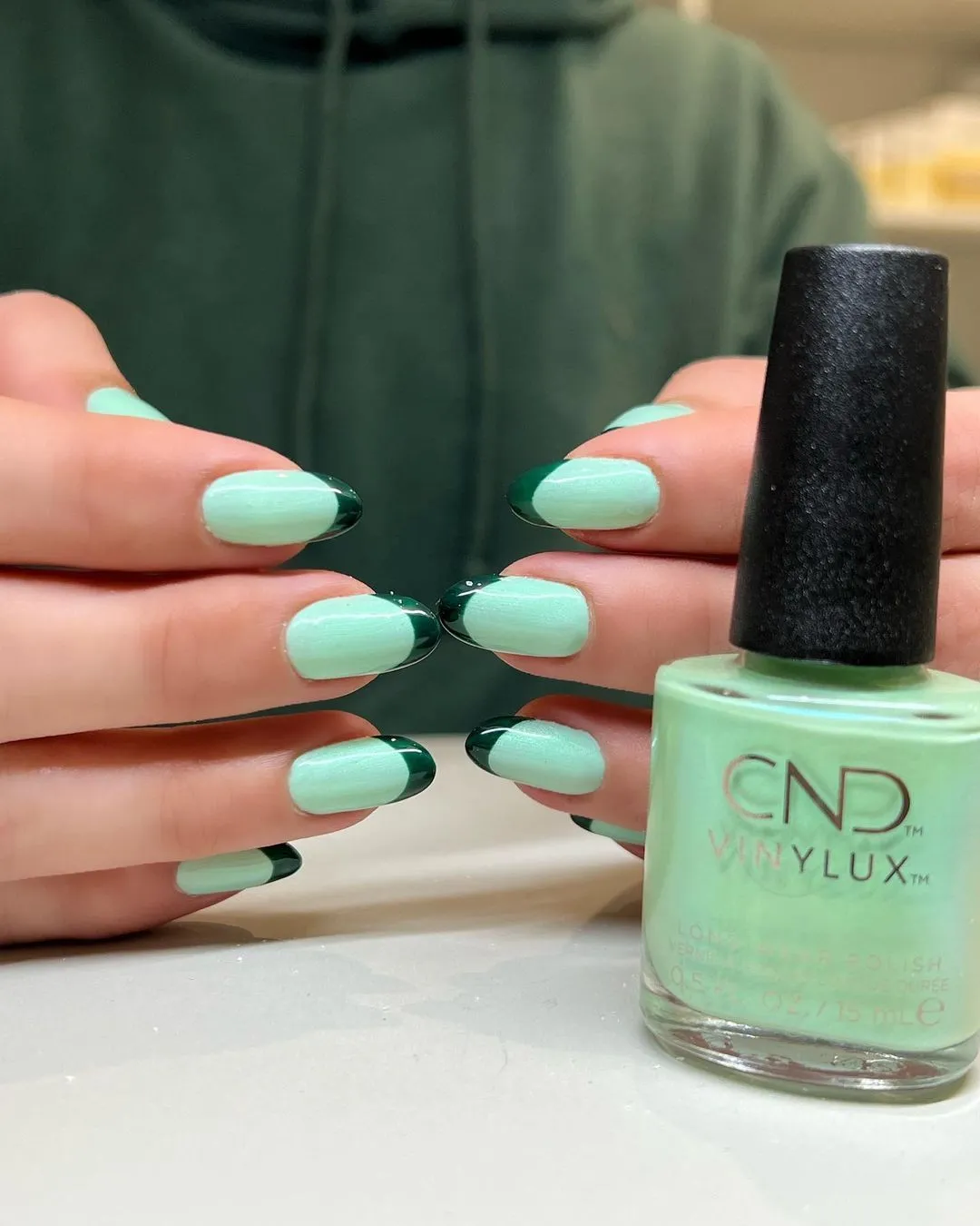 mint-green-nails_cndworld_4.webp