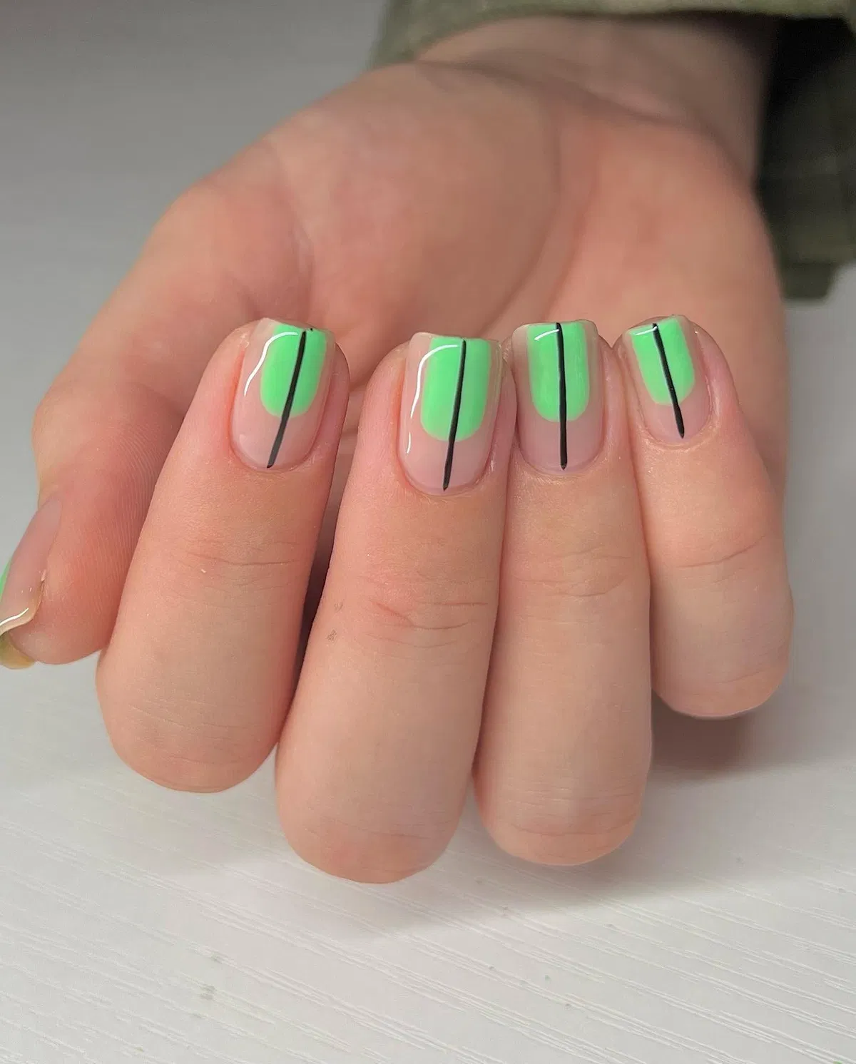 mint-green-nails_dani.nailedit_6.webp