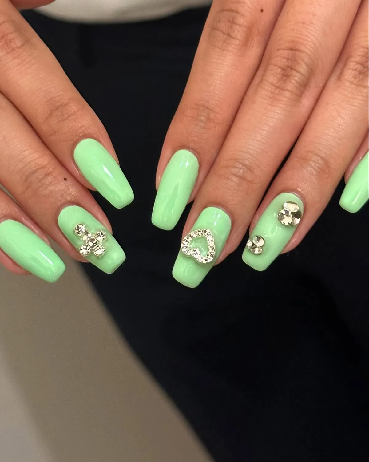 mint-green-nails_villa_soulian.marina_16.webp