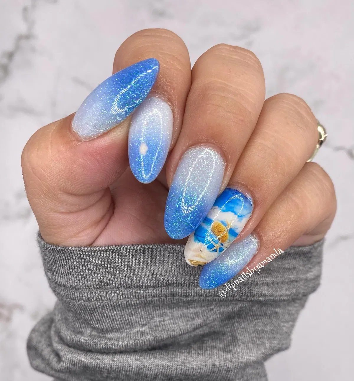 Shimmery blue ombré with daisy accent
