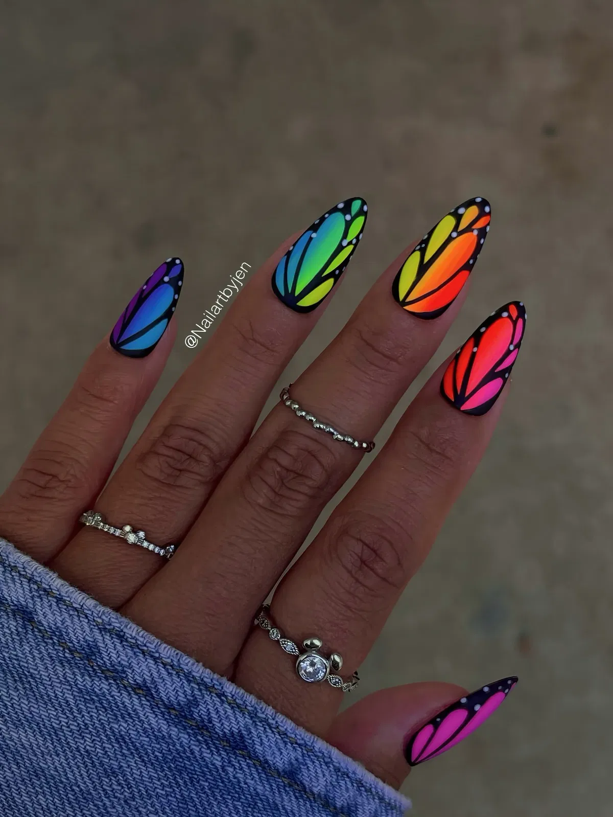 Neon gradient wing segments with black outlines