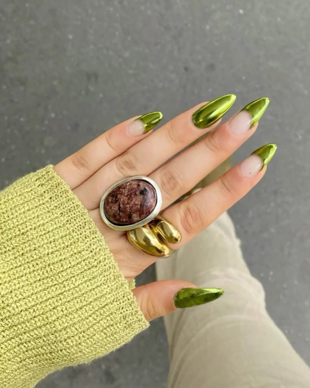 olive-green-nails_samorenailhouse_11.webp