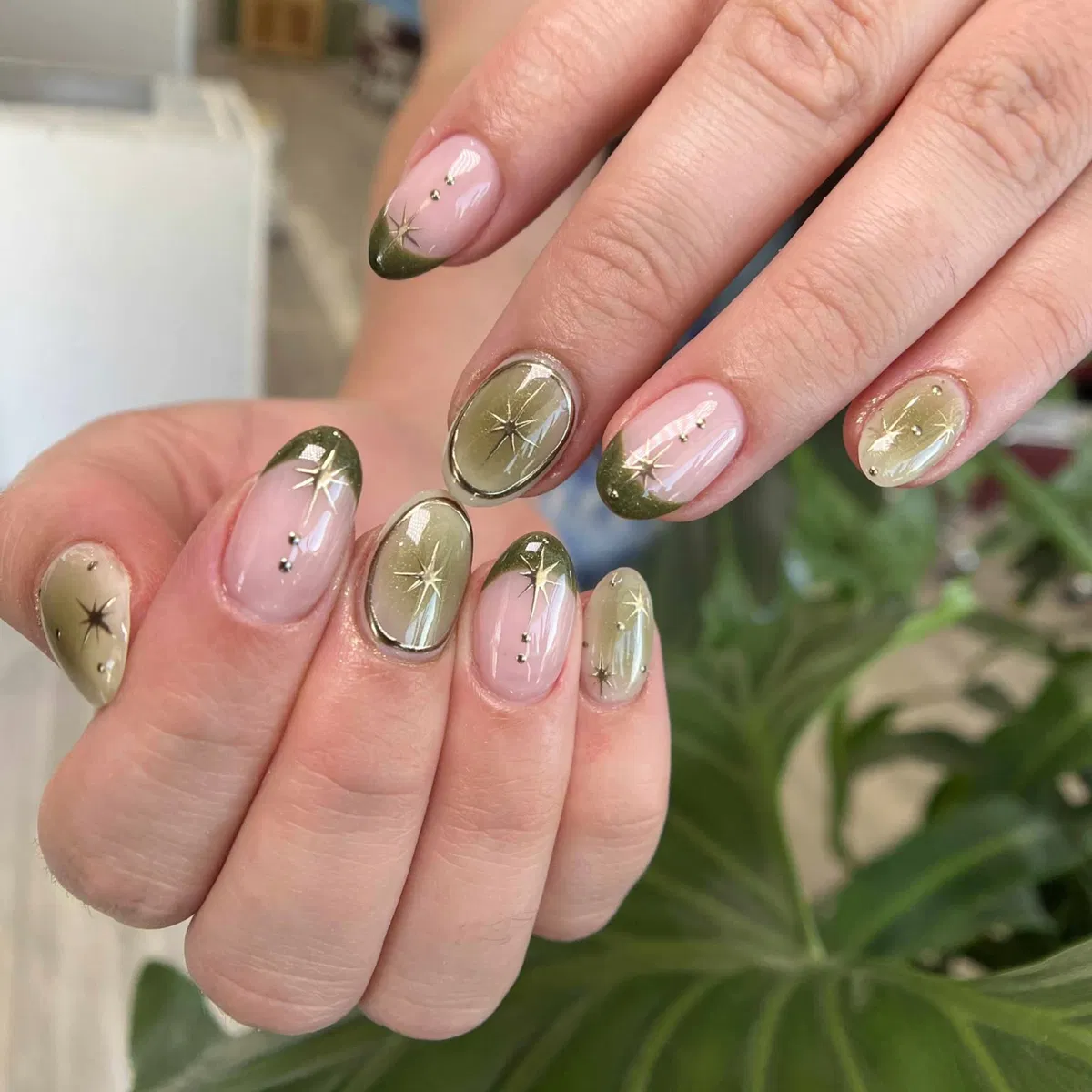 olive-green-nails_zuri.nailshouse_old_10.webp