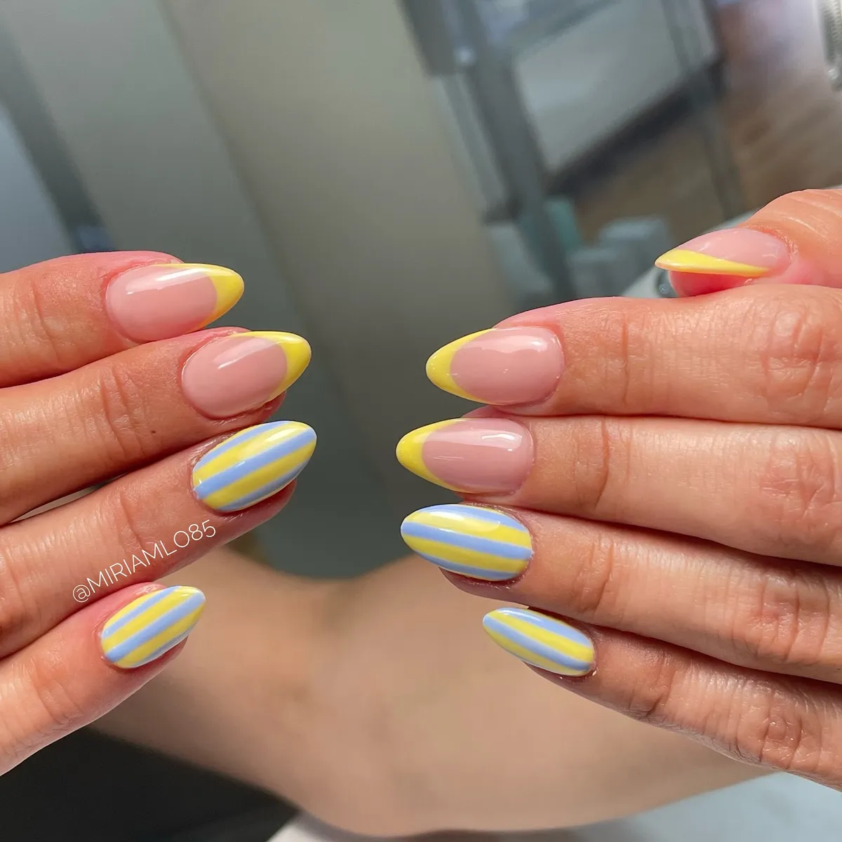 short-summer-nails_miriamlo85_18.webp