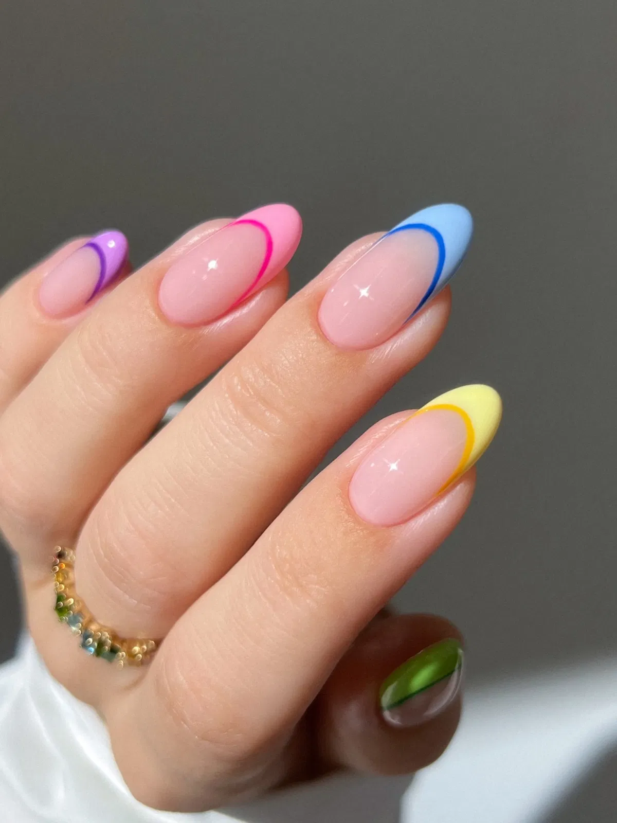 simple-summer-nails_heygreatnails_11.webp