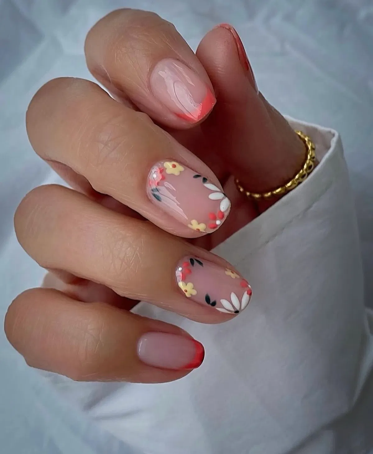 simple-summer-nails_lindseysbeautylounge1_19.webp