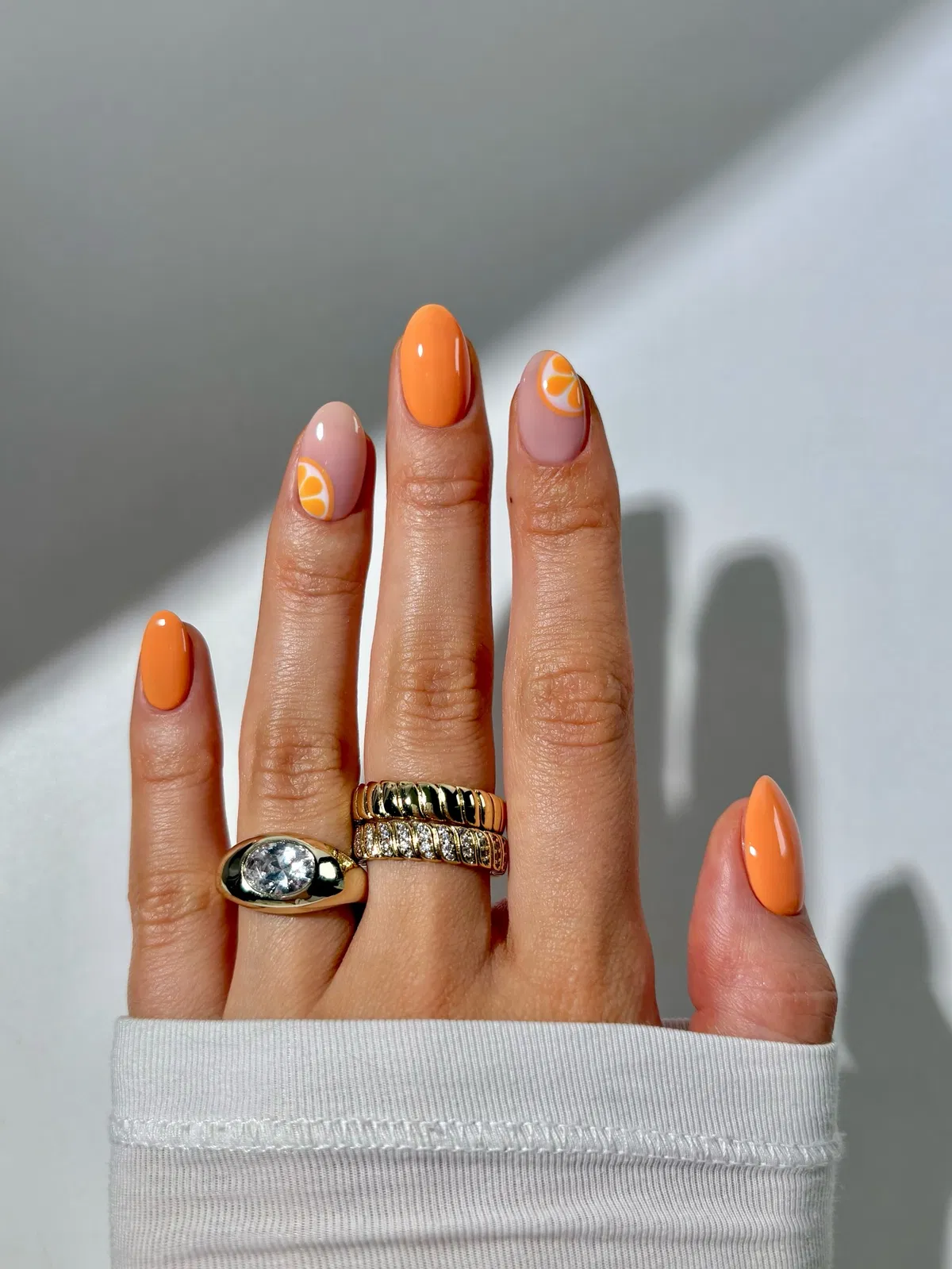 simple-summer-nails_thenaillologist_10.webp