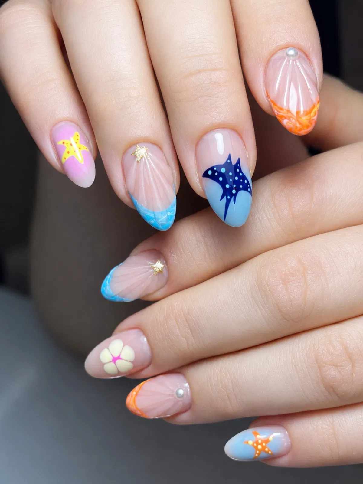 Mixed beach icons with stingray, starfish, and colorful tips