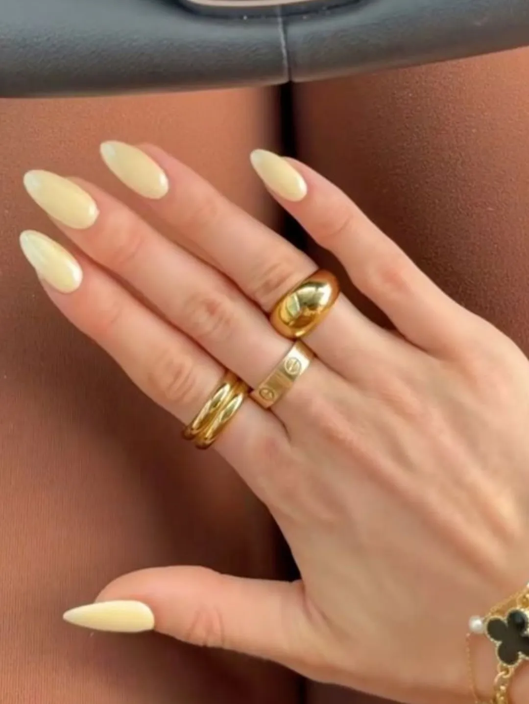 Yellow French tips with daisy flowers and rhinestones