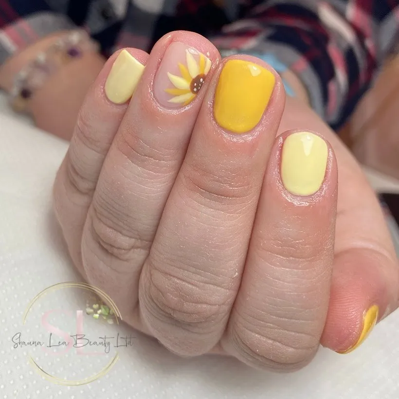 sunflower-nails-design_nailsbyshaunalea_9.webp