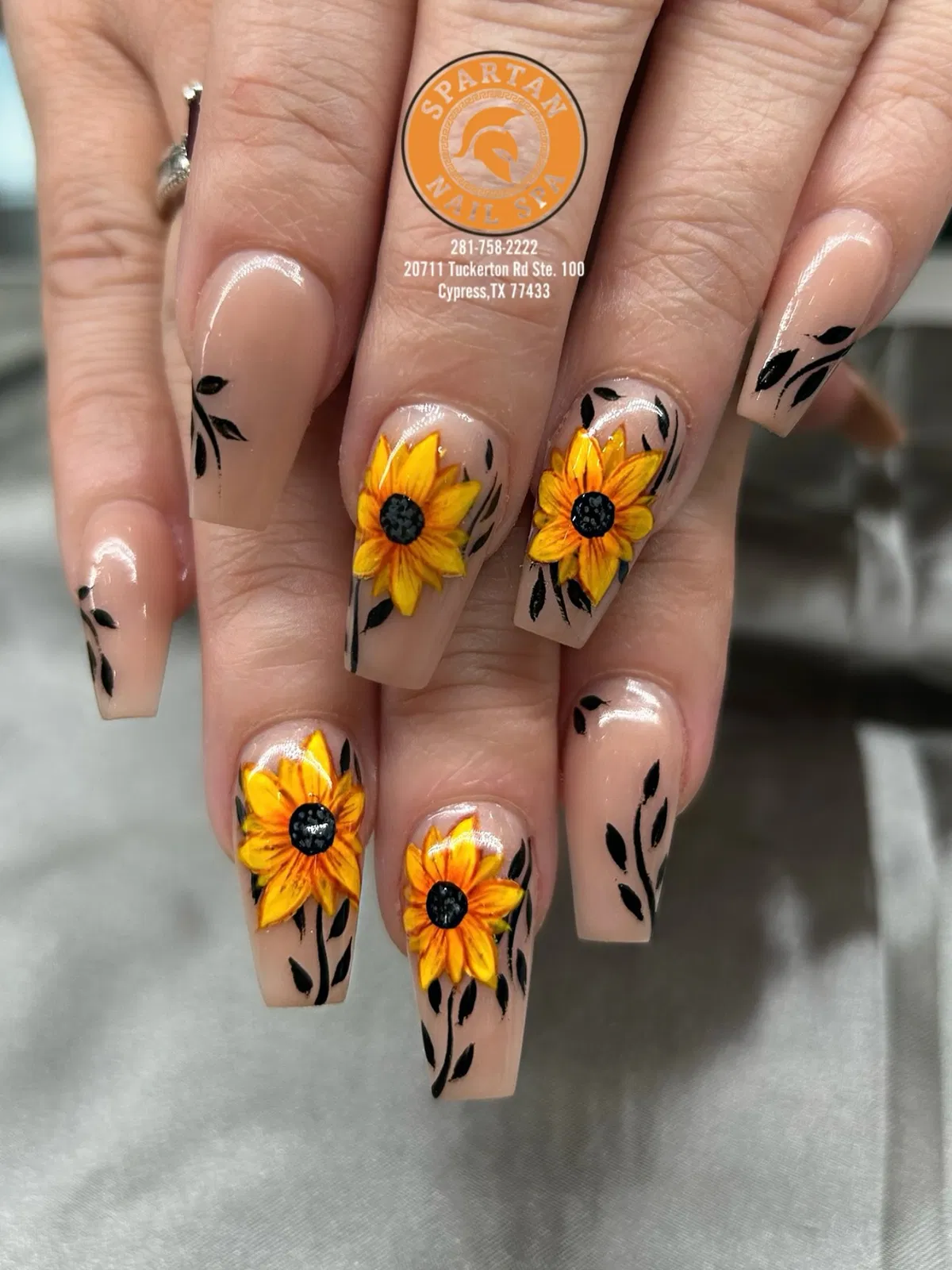 sunflower-nails-design_spartannailspatuckerton_12.webp