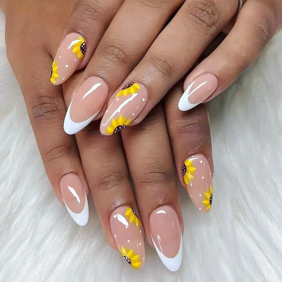 sunflower-nails-design_vinails_arrowood_14.webp