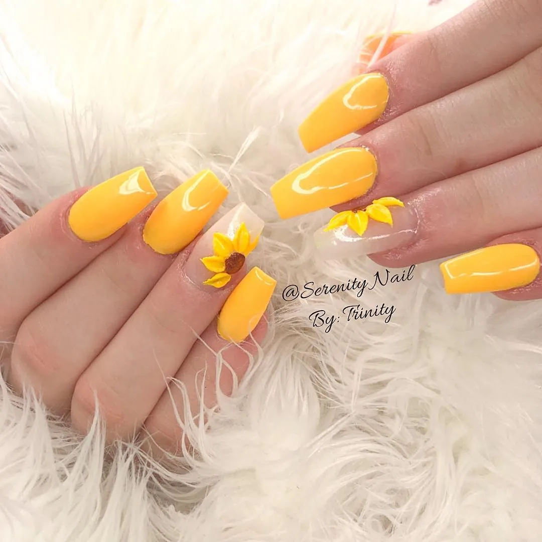 Solid orange-yellow set with 3D sunflower accents