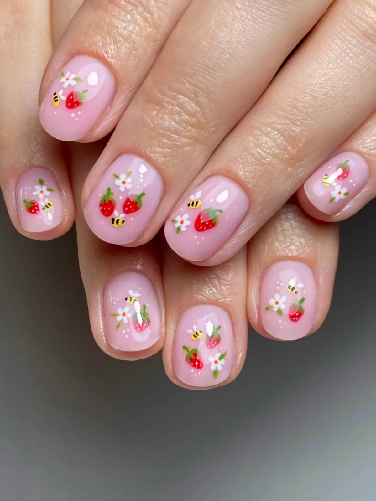 vacation-nails-summer_emilia_rose_beauty_5.webp