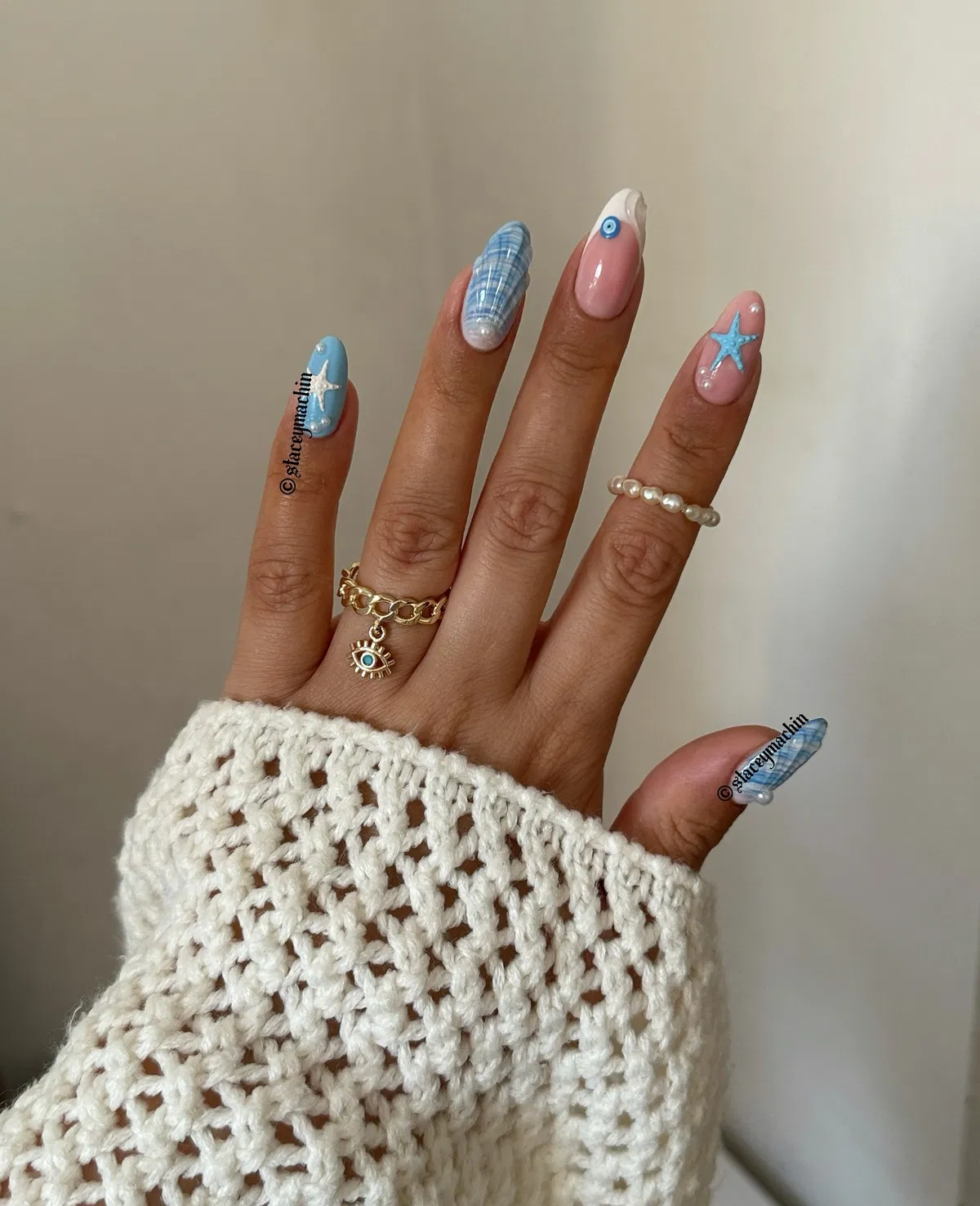 vacation-nails-summer_staceymachin_9.webp