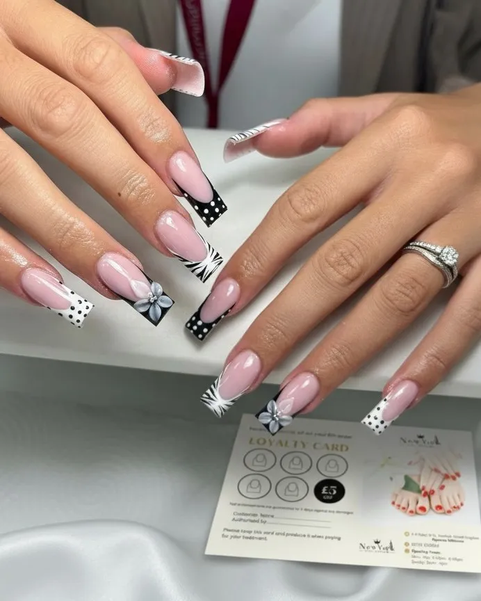 Long square set mixing polka dots, stripes, and 3D flowers