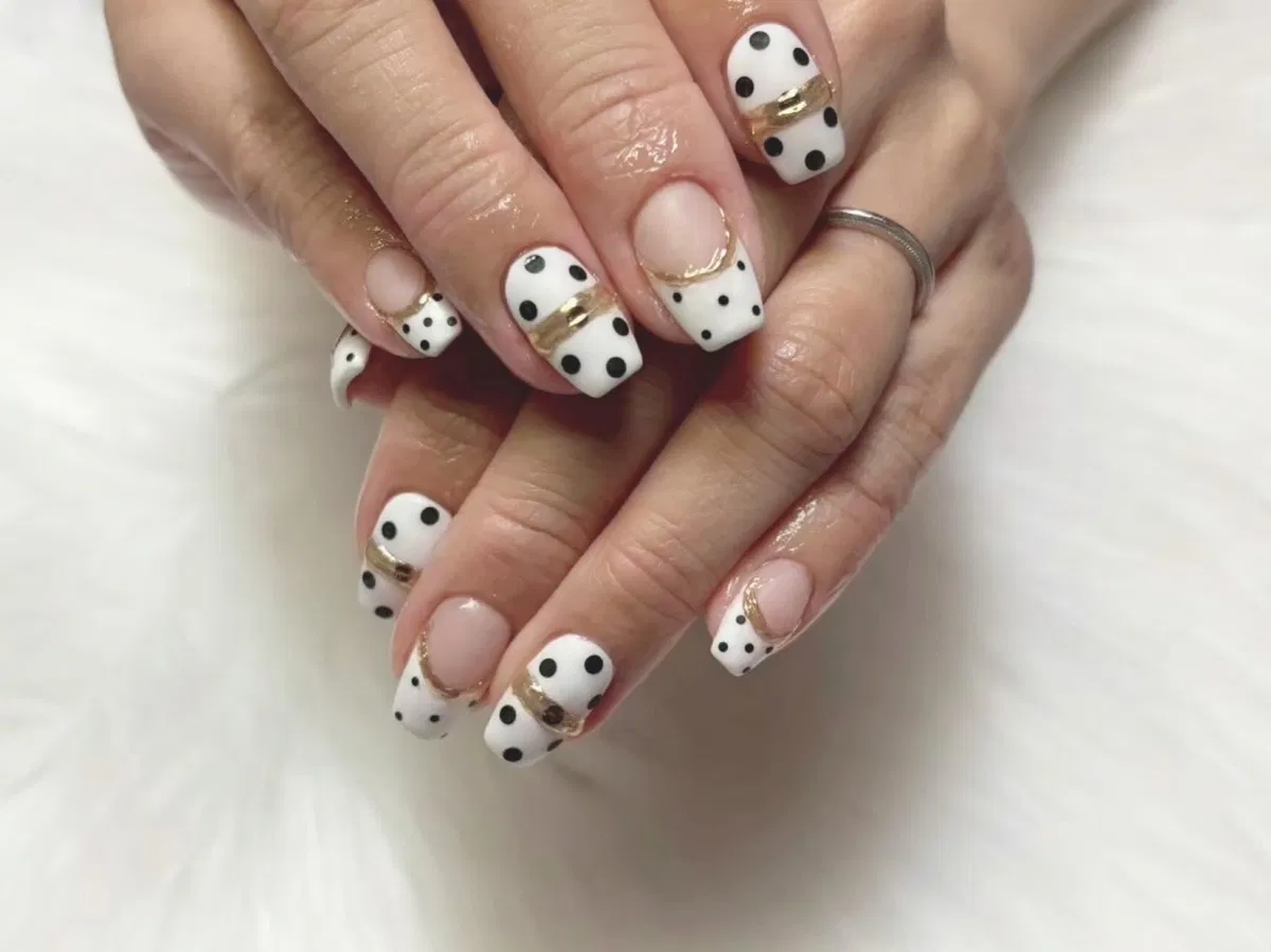 White polka-dot tips with gold striping accents
