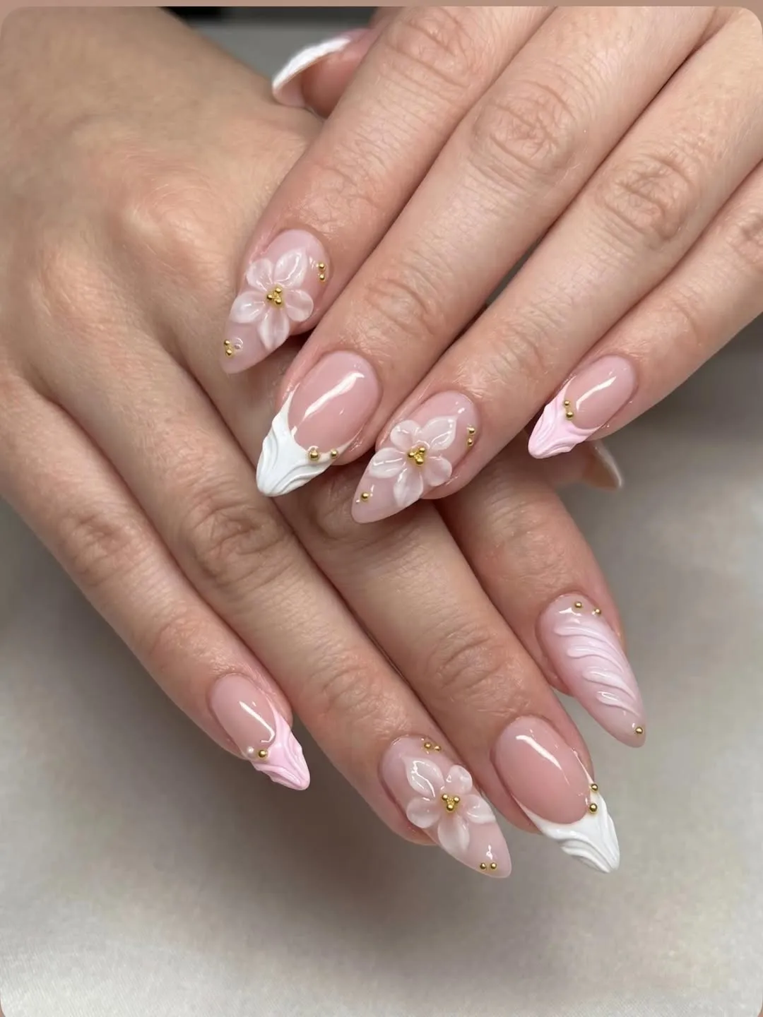 Long almond set with 3D flowers and sculpted wave tips