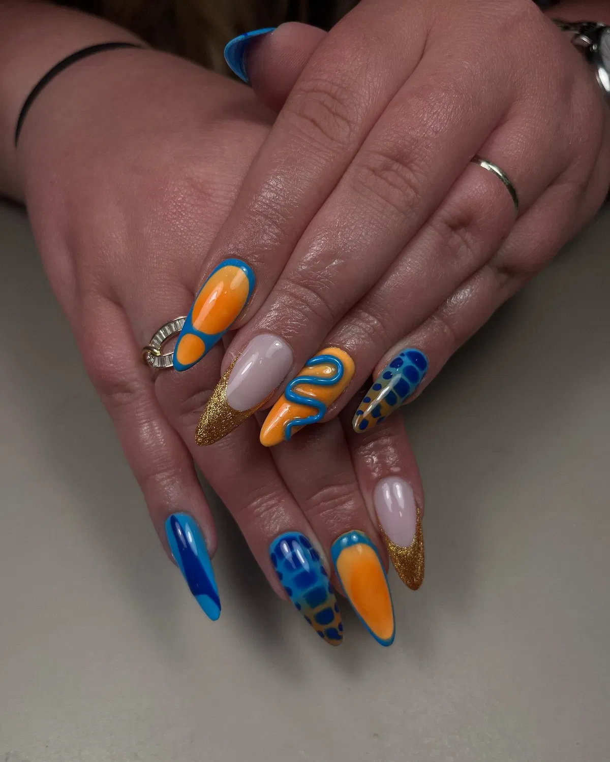 Orange-and-blue graphic set with glitter tip and raised waves