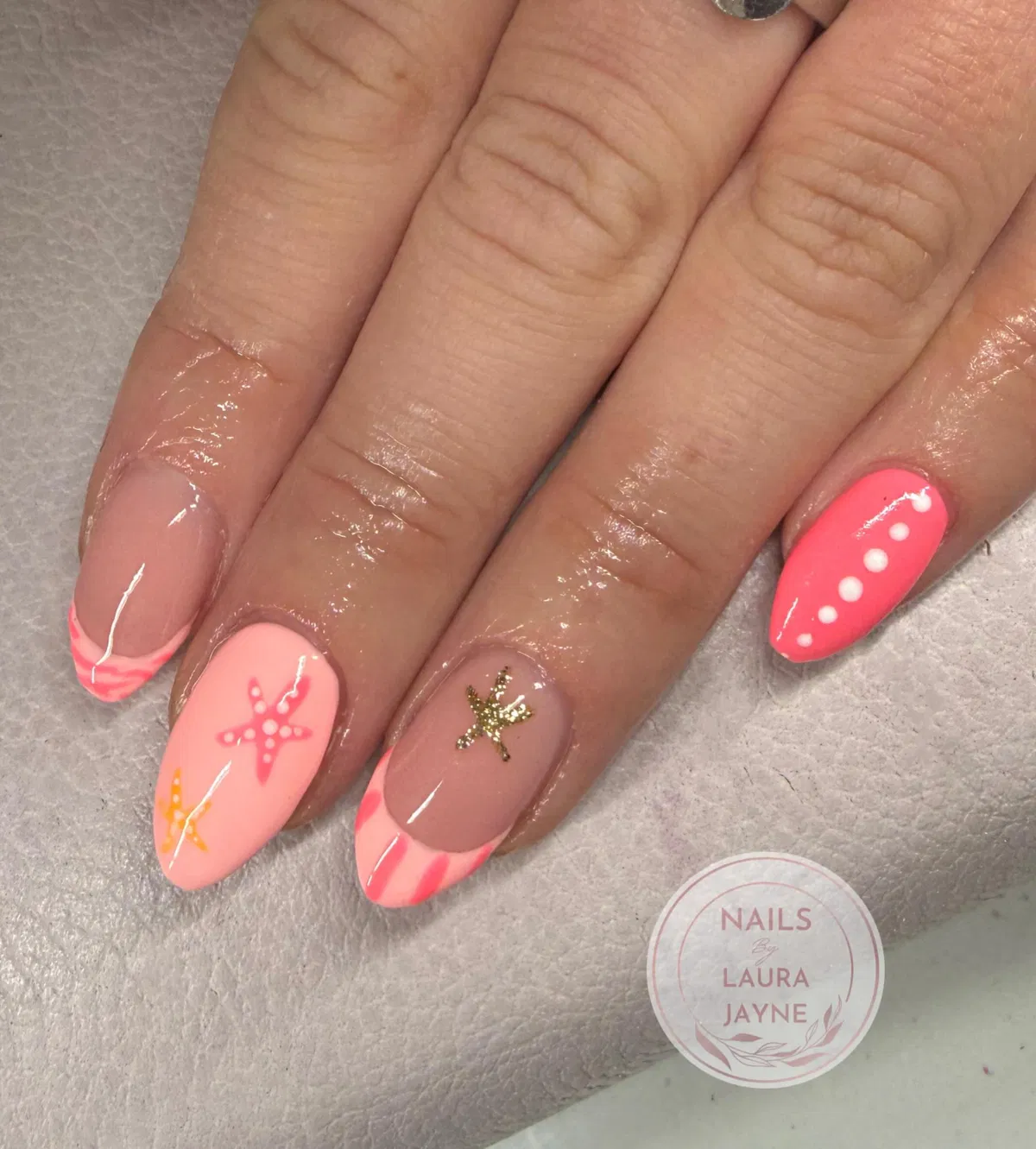 Nude and coral-pink set with wavy tips, dots, and starfish motifs