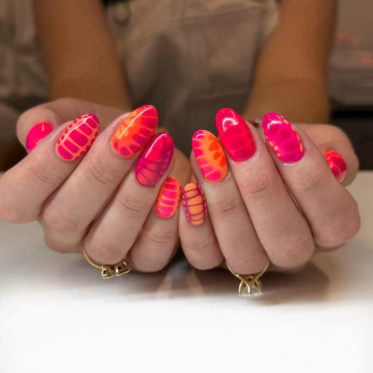 Neon pink-orange set with citrus-segment outlines, stripes, and dots