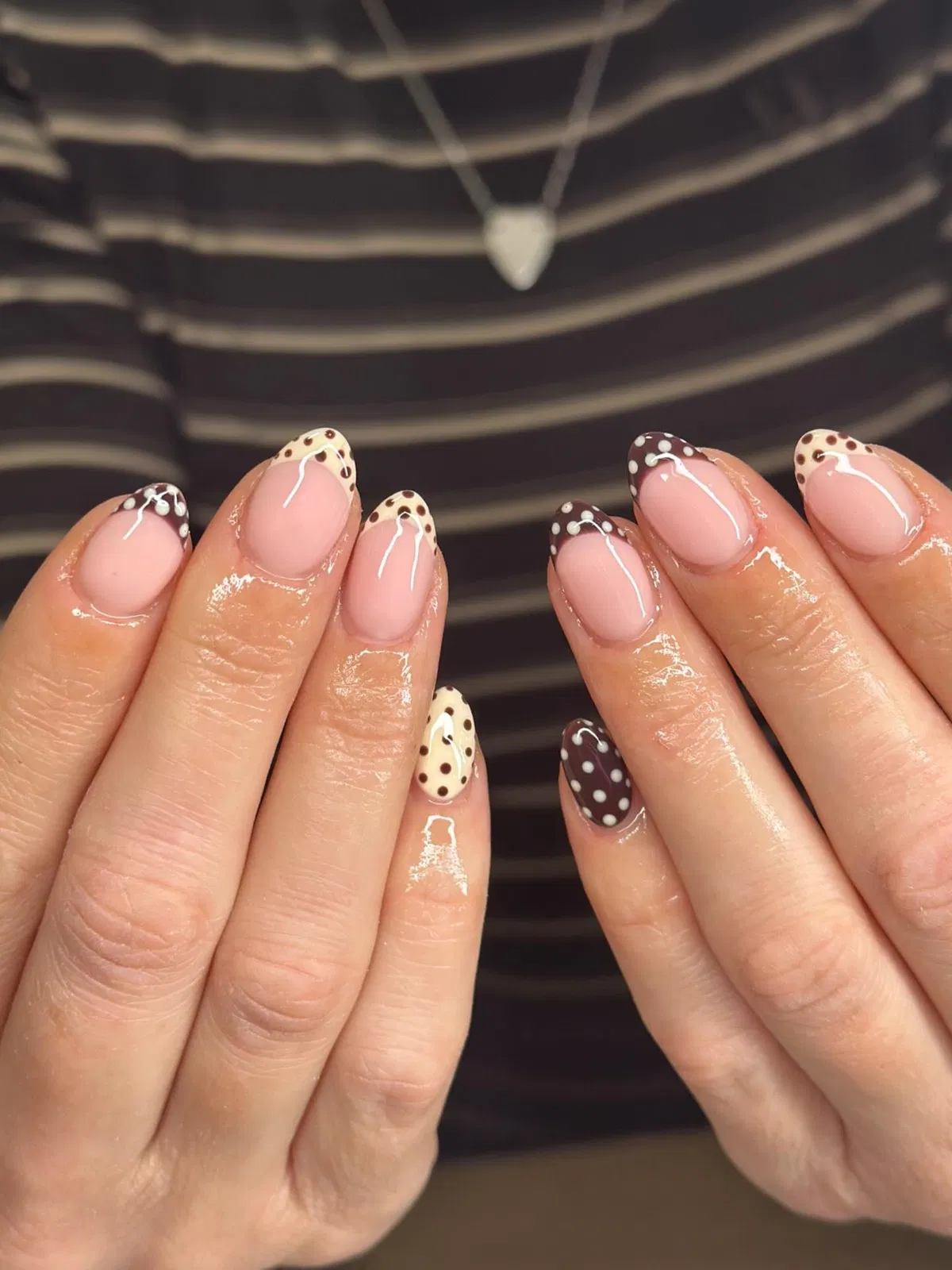 Mixed brown-and-cream polka-dot French tip set
