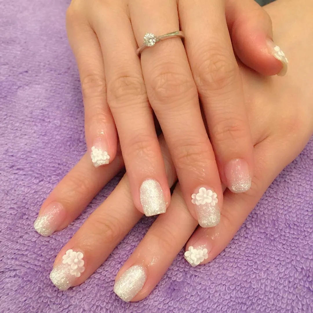 Glitter ombré tips with 3D white flowers