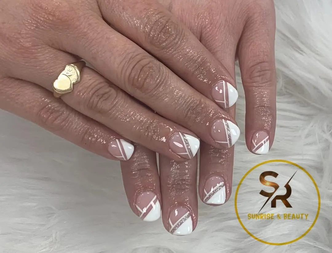 Diagonal white tips with fine linework